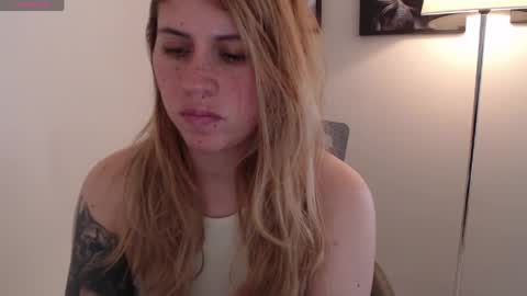 Snapshot of meganlk chatting on 06-05-26, 01:06 MEGAN online show from 06-05-26, 01:06