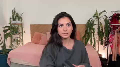 Snapshot of meganmistakes chatting on 12-21-25, 12:29 Megan Mistakes online show from 12-21-25, 12:29