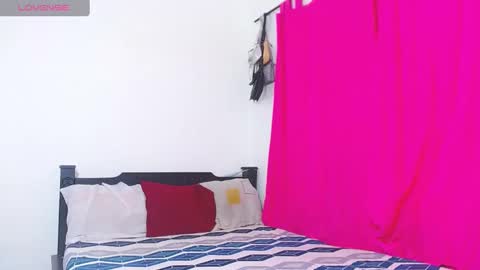 Snapshot of megann556 chatting on 01-07-25, 01:35 Megan and Brad online show from 01-07-25, 01:35