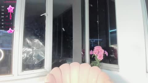 Snapshot of megann__sweet chatting on 12-19-24, 10:24 Mara online show from 12-19-24, 10:24