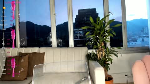 Snapshot of megann__sweet chatting on 01-21-25, 11:03 Mara online show from 01-21-25, 11:03