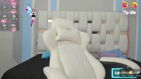 Snapshot of meganqueen2 chatting on 11-10-25, 12:04 Megan Queen online show from 11-10-25, 12:04