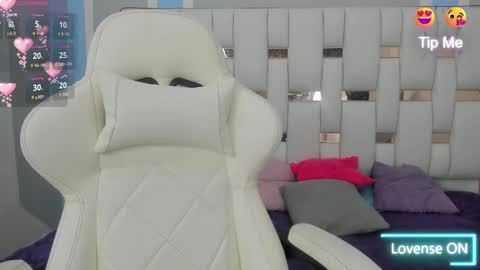 Snapshot of meganqueen2 chatting on 11-15-25, 01:07 Megan Queen online show from 11-15-25, 01:07