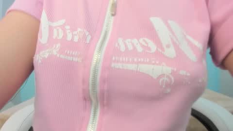 Snapshot of meganqueen2 chatting on 01-07-26, 12:40 Megan Queen online show from 01-07-26, 12:40