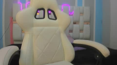 Snapshot of meganqueen2 chatting on 01-09-26, 12:30 Megan Queen online show from 01-09-26, 12:30