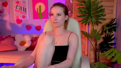 Snapshot of meganrodgers chatting on 07-14-26, 02:05 megan online show from 07-14-26, 02:05