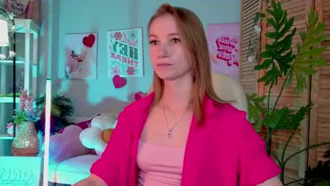 Snapshot of meganrodgers chatting on 07-25-26, 05:43 megan online show from 07-25-26, 05:43