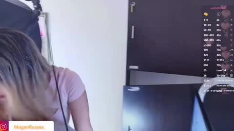 Snapshot of meganrosse__ chatting on 05-09-26, 11:59 Megan online show from 05-09-26, 11:59