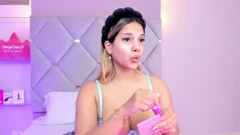 Snapshot of meganrosse__ chatting on 05-14-26, 12:12 Megan online show from 05-14-26, 12:12