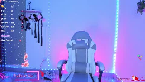 Snapshot of meggan_millerr chatting on 02-11-26, 02:49 online show from 02-11-26, 02:49