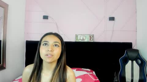 Snapshot of meggannfoxx chatting on 09-20-25, 12:39 MeggannFoxx online show from 09-20-25, 12:39