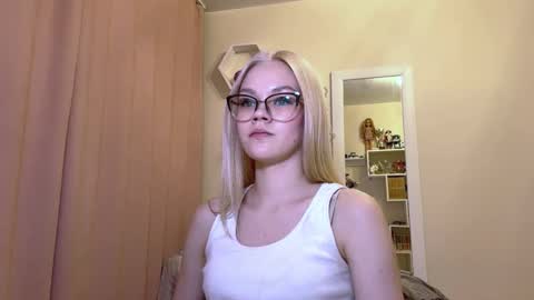 Mia online show from 03-18-26, 05:05