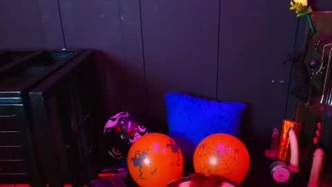 Snapshot of meghan_baker21 chatting on 10-18-25, 01:56 Megahn online show from 10-18-25, 01:56