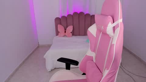 Snapshot of meghan_russo07 chatting on 01-11-26, 11:43 Meghan online show from 01-11-26, 11:43