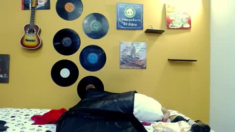 Snapshot of meisevil77 chatting on 02-08-26, 02:04 MEIS online show from 02-08-26, 02:04