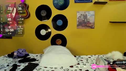 Snapshot of meisevil77 chatting on 02-17-26, 02:30 MEIS online show from 02-17-26, 02:30