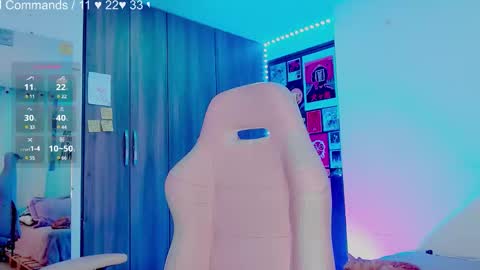 Melissa  -  -  Please help me to reach 100 thumbs up online show from 02-02-25, 01:45