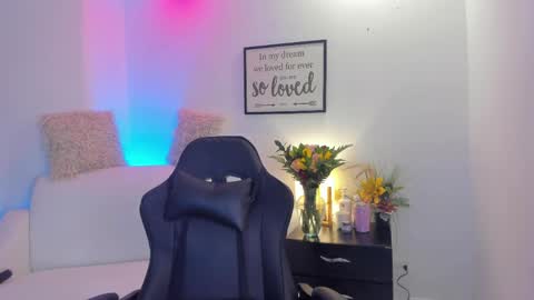Snapshot of melan_owen chatting on 06-08-26, 11:10 melan_owen online show from 06-08-26, 11:10