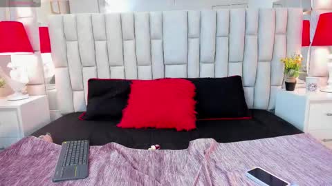 Snapshot of melani_hom chatting on 09-17-25, 12:40 melani hom online show from 09-17-25, 12:40