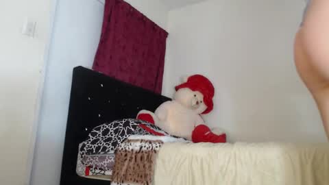 Melanie roux  online show from 02-19-25, 07:27