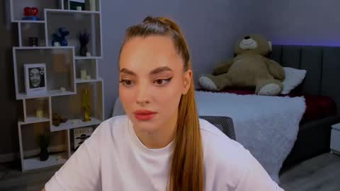 MelanieAlves online show from 11-22-25, 01:21