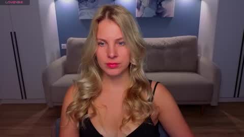 Snapshot of melaniebennett chatting on 06-19-26, 06:40 Melanie Bennett online show from 06-19-26, 06:40