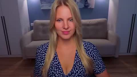 Snapshot of melaniebennett chatting on 07-11-26, 09:23 Melanie Bennett online show from 07-11-26, 09:23