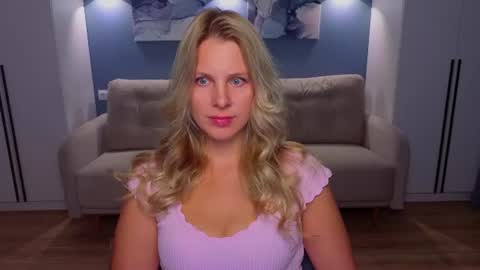 Snapshot of melaniebennett chatting on 07-13-26, 08:17 Melanie Bennett online show from 07-13-26, 08:17