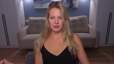 Snapshot of melaniebennett chatting on 07-28-26, 08:54 Melanie Bennett online show from 07-28-26, 08:54