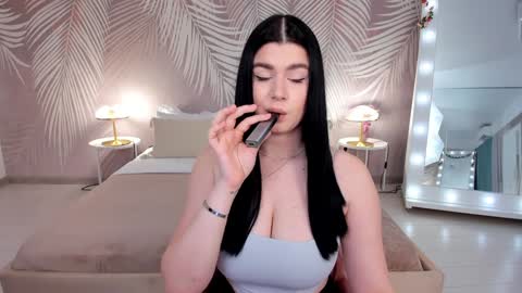 Snapshot of melaniecarterr chatting on 01-27-25, 03:18 Melanie online show from 01-27-25, 03:18