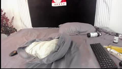 Melaniecooper online show from 12-12-24, 04:53