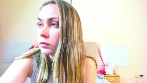 Snapshot of melaniecutys chatting on 05-14-26, 06:42 Melania online show from 05-14-26, 06:42
