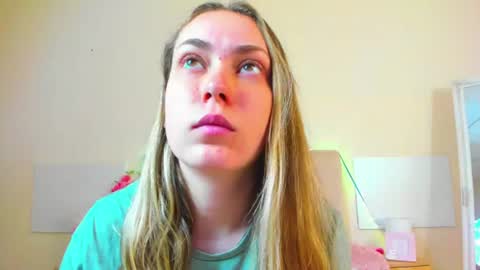 Snapshot of melaniecutys chatting on 06-13-26, 05:16 Melania online show from 06-13-26, 05:16