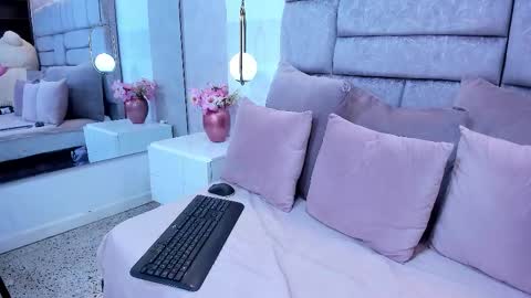 melaniee_joness online show from 02-18-26, 05:09