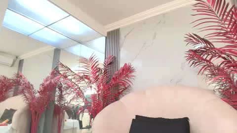 Snapshot of melaniepatton chatting on 09-23-25, 12:19 Melanie online show from 09-23-25, 12:19