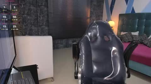 Snapshot of melanierioss_ chatting on 01-25-25, 12:58 online show from 01-25-25, 12:58