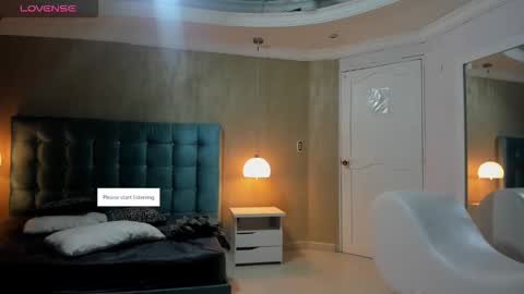 Snapshot of melanierioss_ chatting on 09-28-25, 12:43 online show from 09-28-25, 12:43