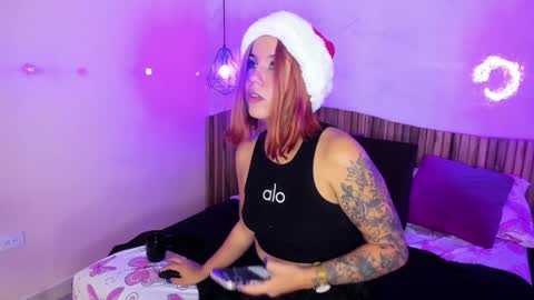 Snapshot of melanieroux chatting on 12-23-24, 08:03 Melanie Roux online show from 12-23-24, 08:03