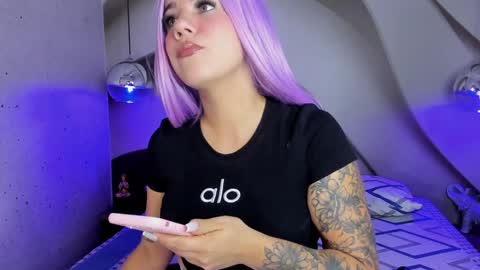 Snapshot of melanieroux chatting on 01-22-25, 11:56 Melanie Roux online show from 01-22-25, 11:56