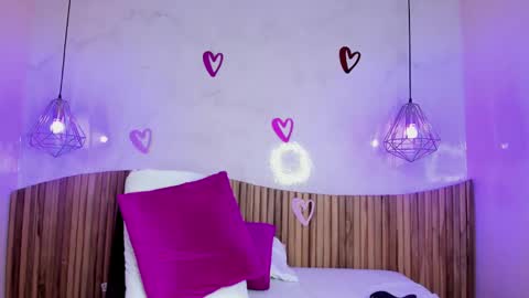 Snapshot of melanieroux chatting on 02-08-25, 10:51 Melanie Roux online show from 02-08-25, 10:51