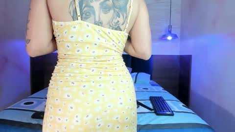Snapshot of melanieroux chatting on 09-12-25, 11:32 Melanie Roux online show from 09-12-25, 11:32