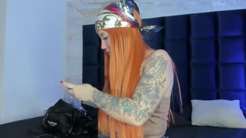 Snapshot of melanieroux chatting on 09-18-25, 07:49 Melanie Roux online show from 09-18-25, 07:49