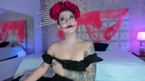 Snapshot of melanieroux chatting on 10-05-25, 12:03 Melanie Roux online show from 10-05-25, 12:03