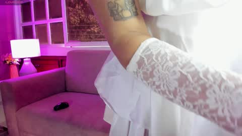 Snapshot of melanieroux chatting on 10-06-25, 07:44 Melanie Roux online show from 10-06-25, 07:44