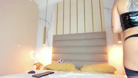 Melanie Roux online show from 01-16-26, 08:02