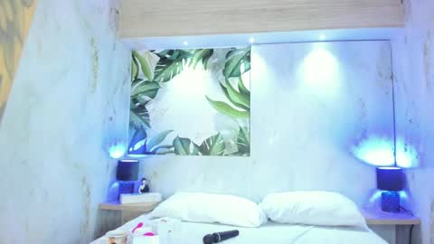 Melanie Roux online show from 04-28-26, 08:25