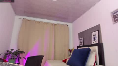 melaniie_roussel online show from 01-25-25, 12:27