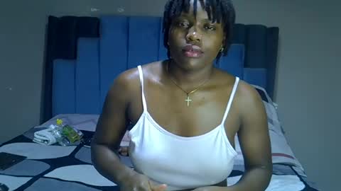 Snapshot of melanin_moon chatting on 06-18-26, 11:14 Moon online show from 06-18-26, 11:14