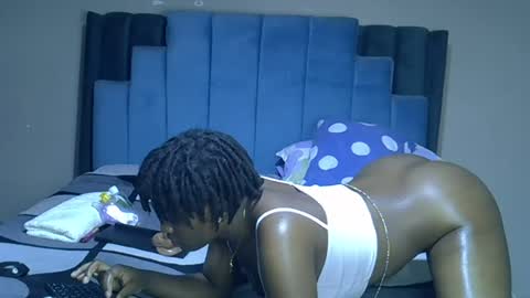 Snapshot of melanin_moon chatting on 06-26-26, 11:31 Moon online show from 06-26-26, 11:31