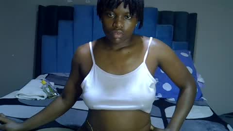 Snapshot of melanin_moon chatting on 06-27-26, 11:48 Moon online show from 06-27-26, 11:48